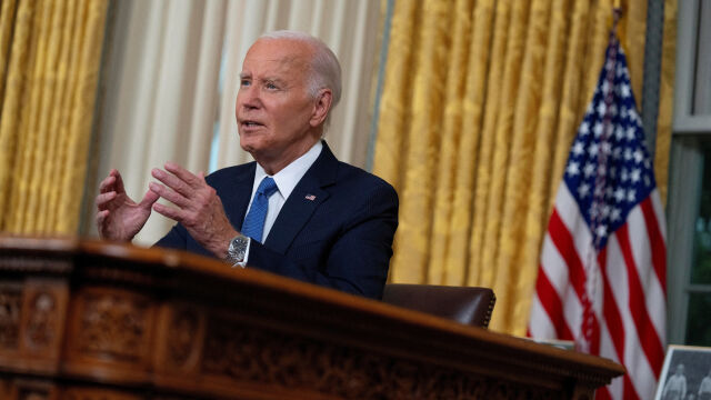  Президентът Джо Байдън който говори пред нацията от Овалния кабинет
