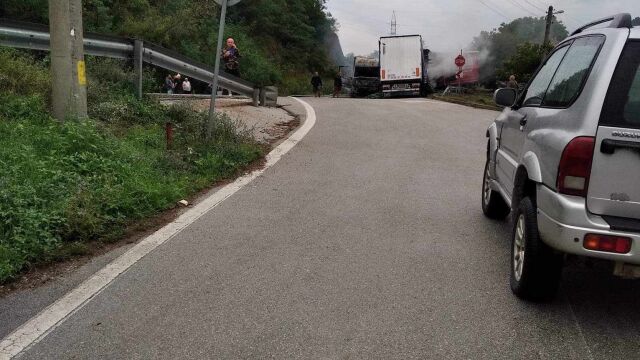 При катастрофа между два автомобила по пътя Ботевград – село