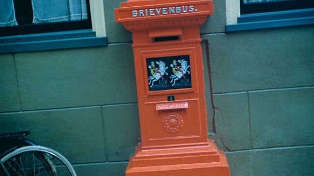 Емблематичните за Нидерландия оранжеви пощенски кутии ще бъдат поетапни премахнати