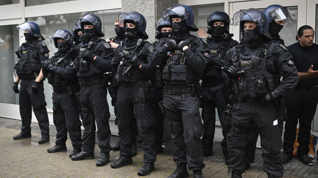 Британската полиция съобщи че е арестувала мъж след голям инцидент