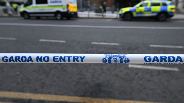 Домът на ирландски служител на затвор става мишена на  подъл палеж