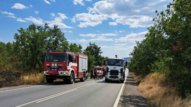 Пътят между гр Баня и с Васил Левски е затворен