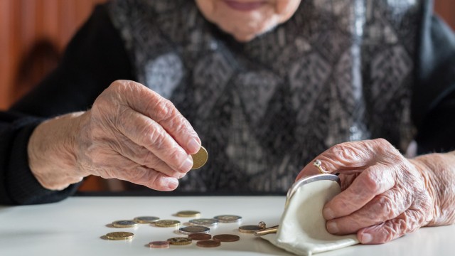 Над 100 дела са заведени срещу преизчисляването на пенсиите 