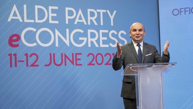 Евродепутатът Илхан Кючюк отново застава начело на Партията на европейските