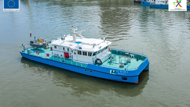 Модерен хидрографски кораб следи критичните участъци по река Дунав