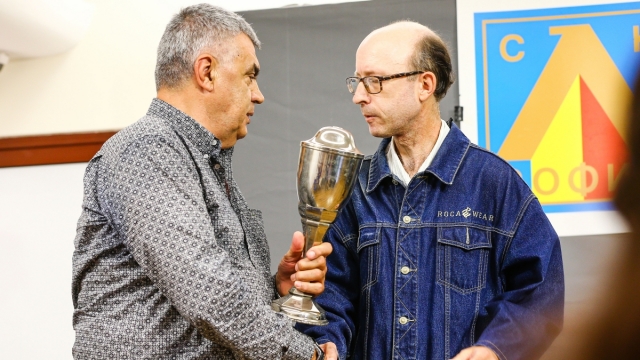 Волейболният "Левски" си върна купа на 62 години, намерена на битпазар 