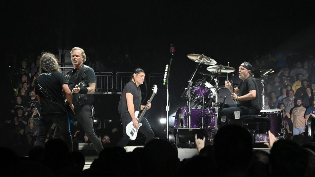 Metallica споделиха алтернативна версия на „Sad But True“