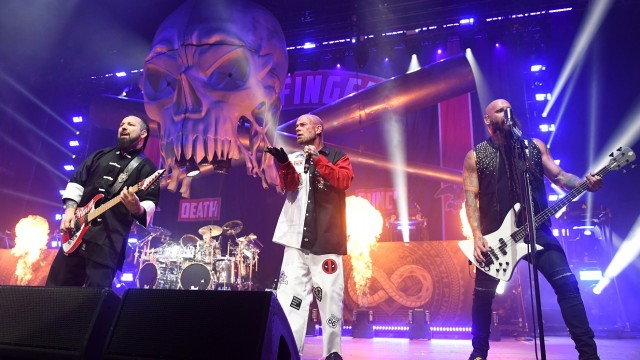 Five Finger Death Punch оглавиха Mainstream rock chart на Билборд