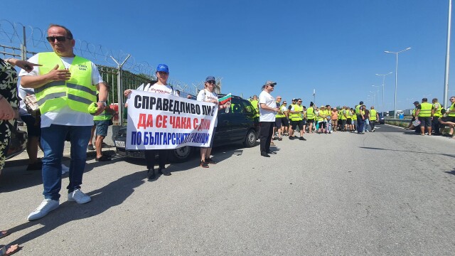 Протест на превозвачите на граничен пункт „Капитан Андреево“ докато транспортният
