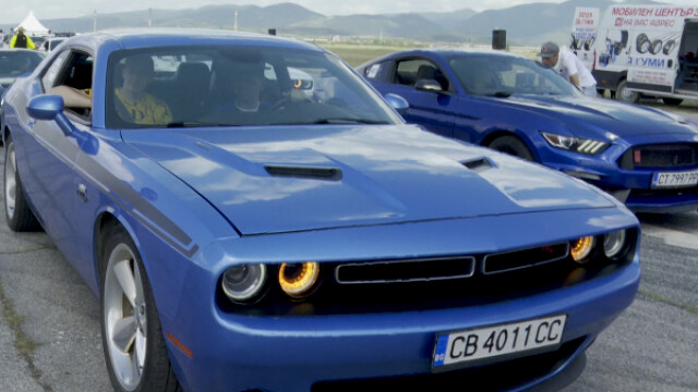 В Сливен се провежда автомобилен фестивал със стотици американски автомобили