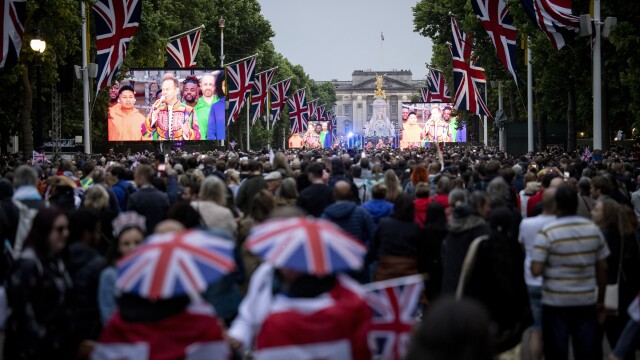В Лондон тържествено отбелязват Платинения юбилей на кралица Елизабет II