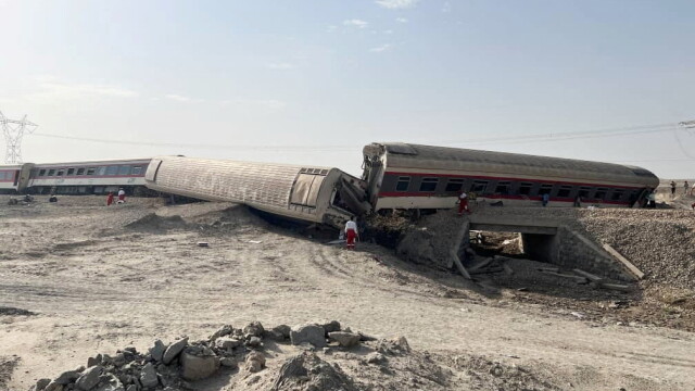 Пътнически влак частично дерайлира днес в източната част на Иран