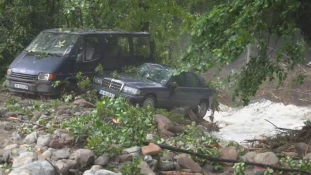 След потопа: В обявилия частично бедствено положение Вършец очакват още дъжд