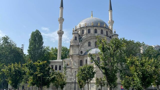 Истанбул подобри 10-годишния си рекорд за брой пристигащи туристи през юли