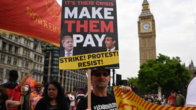 Няколко десетки хиляди излязоха на протест в центъра на Лондон