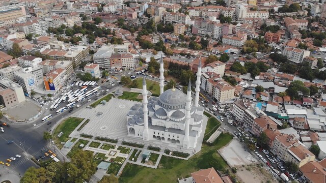 Анкара се движи с бърз младежки ритъм От малък провинциален