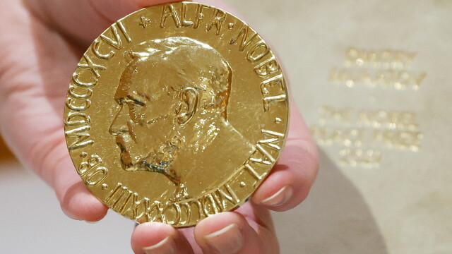 Нобеловият лауреат Дмитрий Муратов продаде златния си медал за рекордните