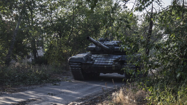 Руските сили оказват силен натиск на украинските военни в Луганска