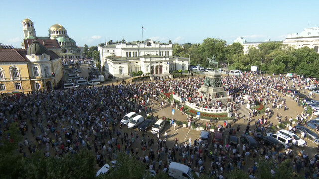 Демонстрации в подкрепа на кабинета Петков Малко след 18 часа