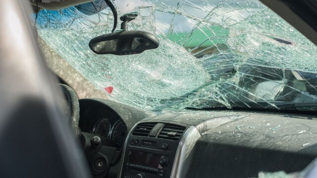 Тежко катастрофа стана тази нощ в Пловдив Автомобил отне предимство