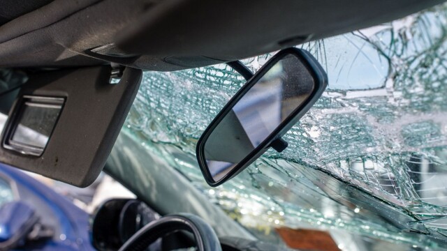 15 гоздишен шофьор удари с автомобил възрастна жена в Кърджали съобщават