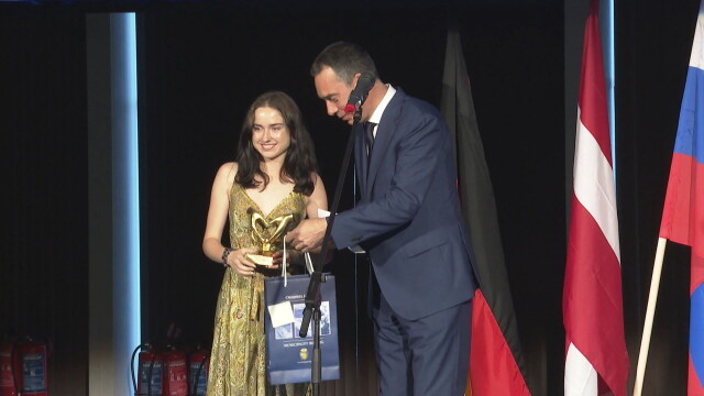 18 годишна ученичка от Варна спечели голямата награда в международния ученически