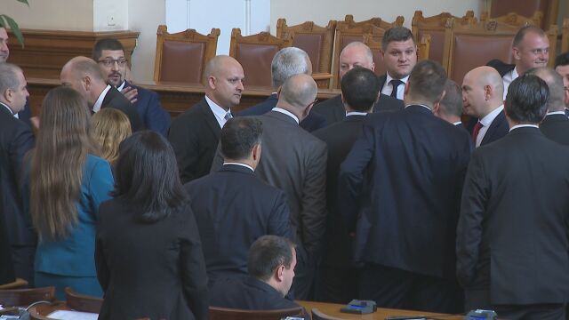 Депутатите приеха предложението на председателя на Народното събрание Росен Желязков