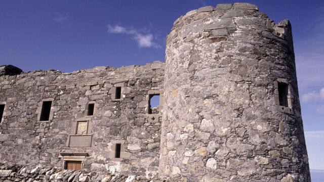 Замък разположен на Шетландските острови в Шотландия се продава само