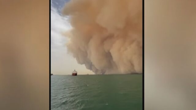 Необичайна пясъчна буря около Суецкия канал затвори две пристанища Някои