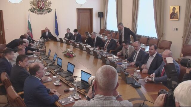 Служебният кабинет с премиер Гълъб Донев докладва за свършеното във