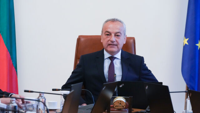 Президентът Румен Радев подписа указ за назначаването на Гълъб Донев