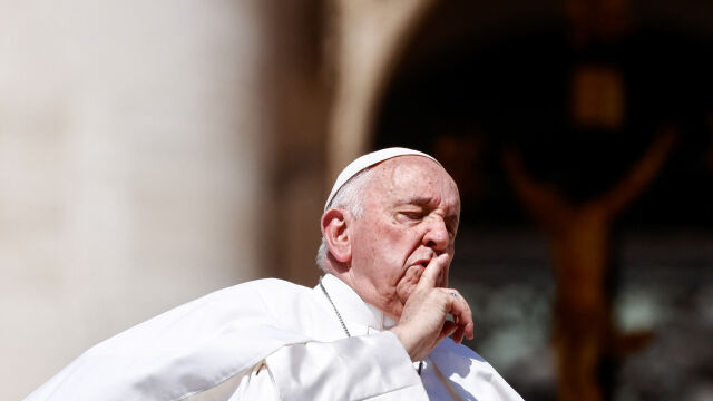 86 годишният папа Франциск е добре в съзнание е и дори