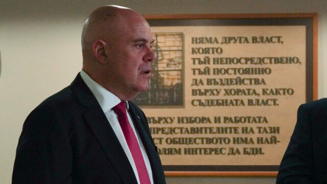 Главният прокурор Иван Гешев поиска да бъде изслушан на закрито