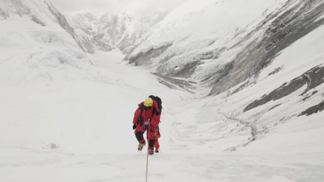 Най успешният алпинист на планетата пристигна в България директно от Еверест