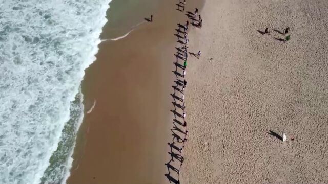 В Бразилия отбелязаха Световния ден на океана с жива верига