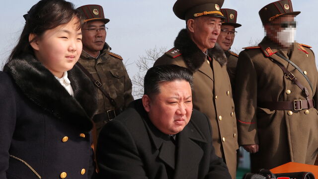 Севернокорейският лидер Ким Чен ун се зарече да се държи ръка
