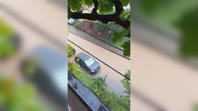 Поройни дъждове на много места в страната На клипове изпратени