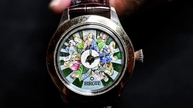 Турски художник изработи ръчен часовник за папата като използва техниката