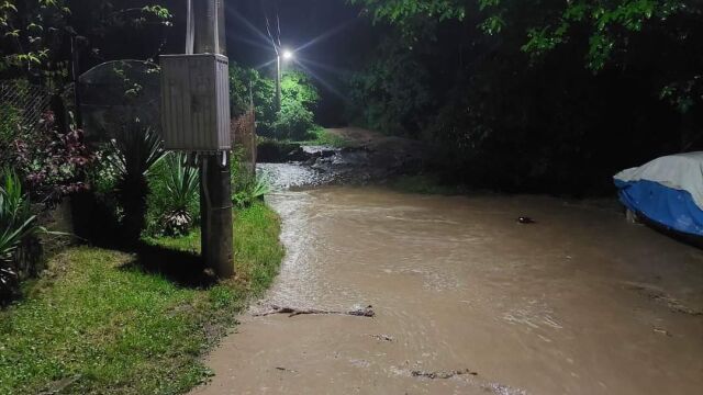 Река Искър наводни софийското село Ромча съобщава зрител на bTV Тя е излязла