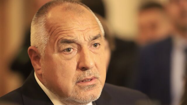Калин Стоянов не трябва да подава оставка Ако има оставка