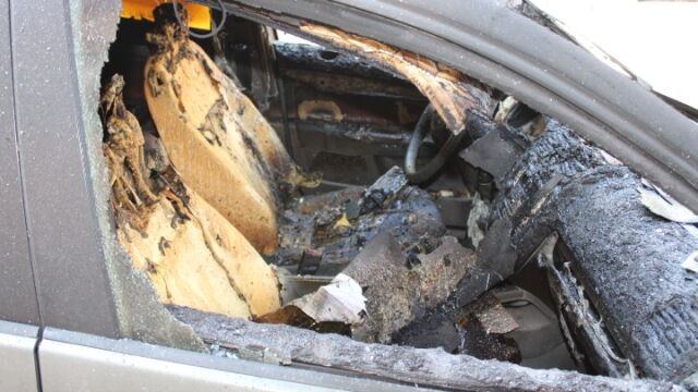 Лек автомобил изгоря напълно тази нощ в Благоевград Огънят е