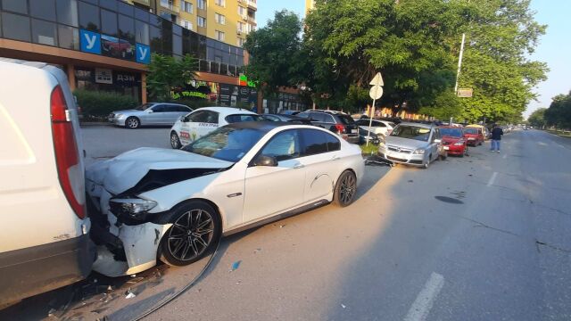 Среднощна гонка по улиците на Пловдив Шест автомобила са ударени