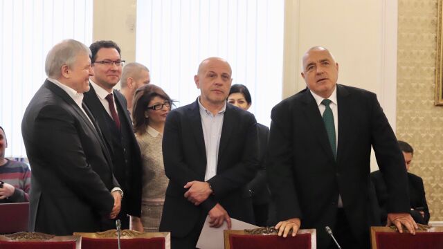 България има нужда от редовно правителство и работещ парламент които