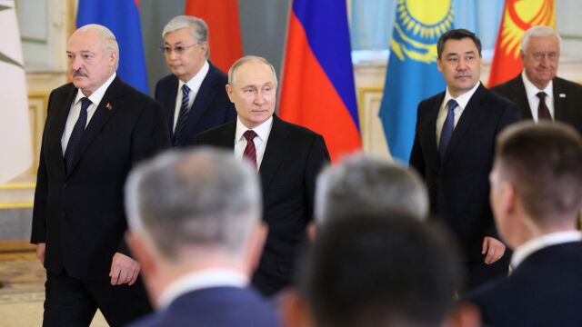 Президентът на Казахстан Касим Жомарт Токаев разговаря по телефона с
