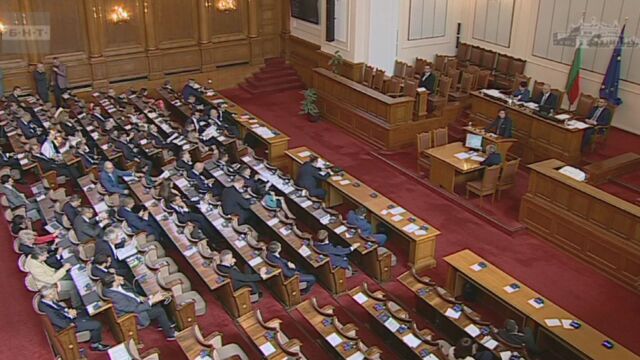 Правната комисия в парламента отхвърли предложението за провеждане на национален