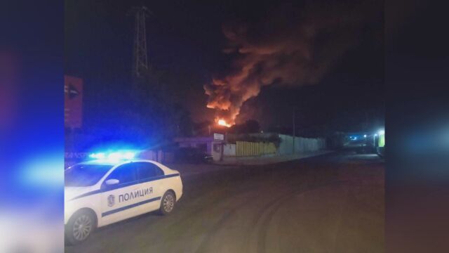 Голям пожар в печатница е възникнал тази нощ в Шумен