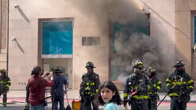 Пожар избухна в магазин за бижута в Ню Йорк в четвъртък