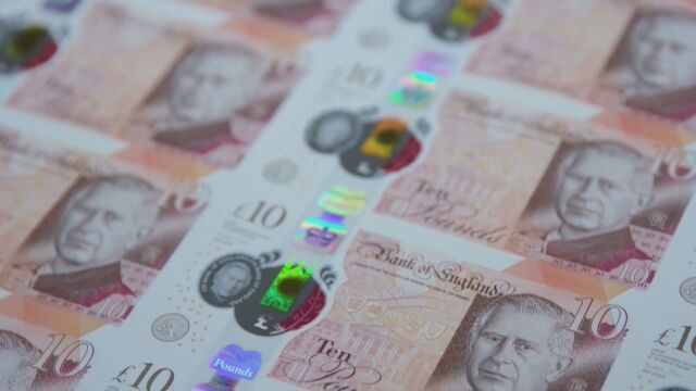  Във Великобритания от днес влизат в обращение банкноти с лика