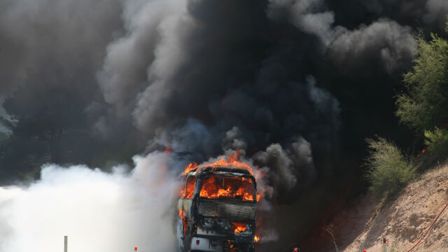 Автобус с ученици се запали край Върнячка баня Централна Сърбия