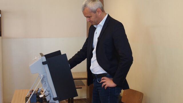   Очаквам победа за България очаквам победа за демокрацията Аз гласувах